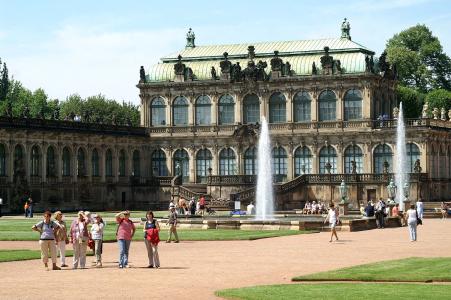Im Dresner Zwinger ist Zwischenstation bei der R�ckreise.